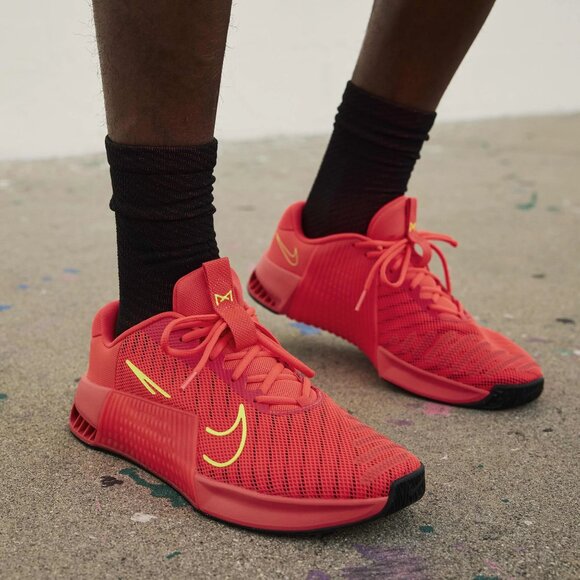 Men's Size 9 Nike Metcon 9 training shoe in Bright Crimson/Volt/Black - Picture 2 of 12